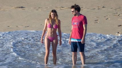 Jason Sudeikis is dating Keeley Hazell.